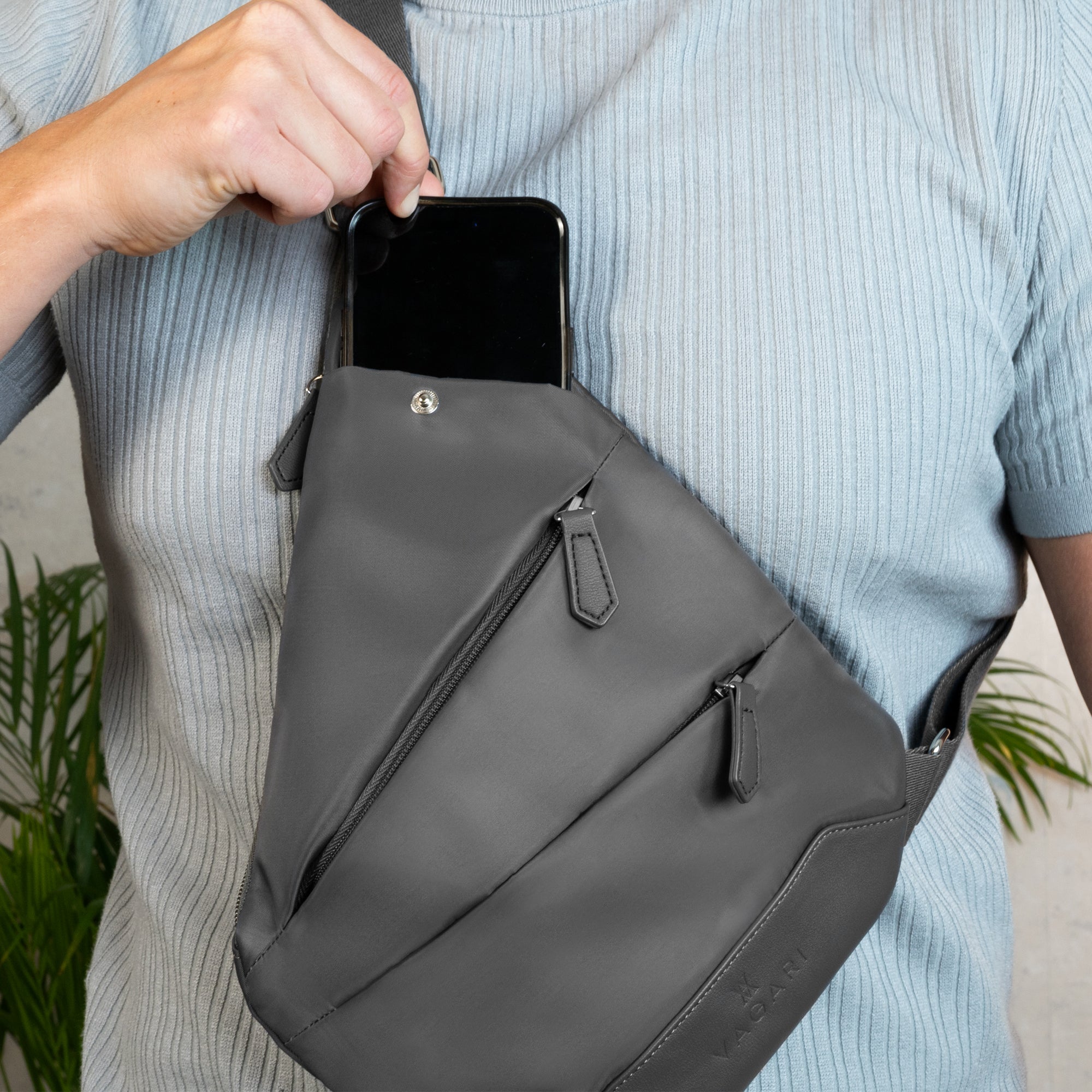 London Sling Bag - Graphite