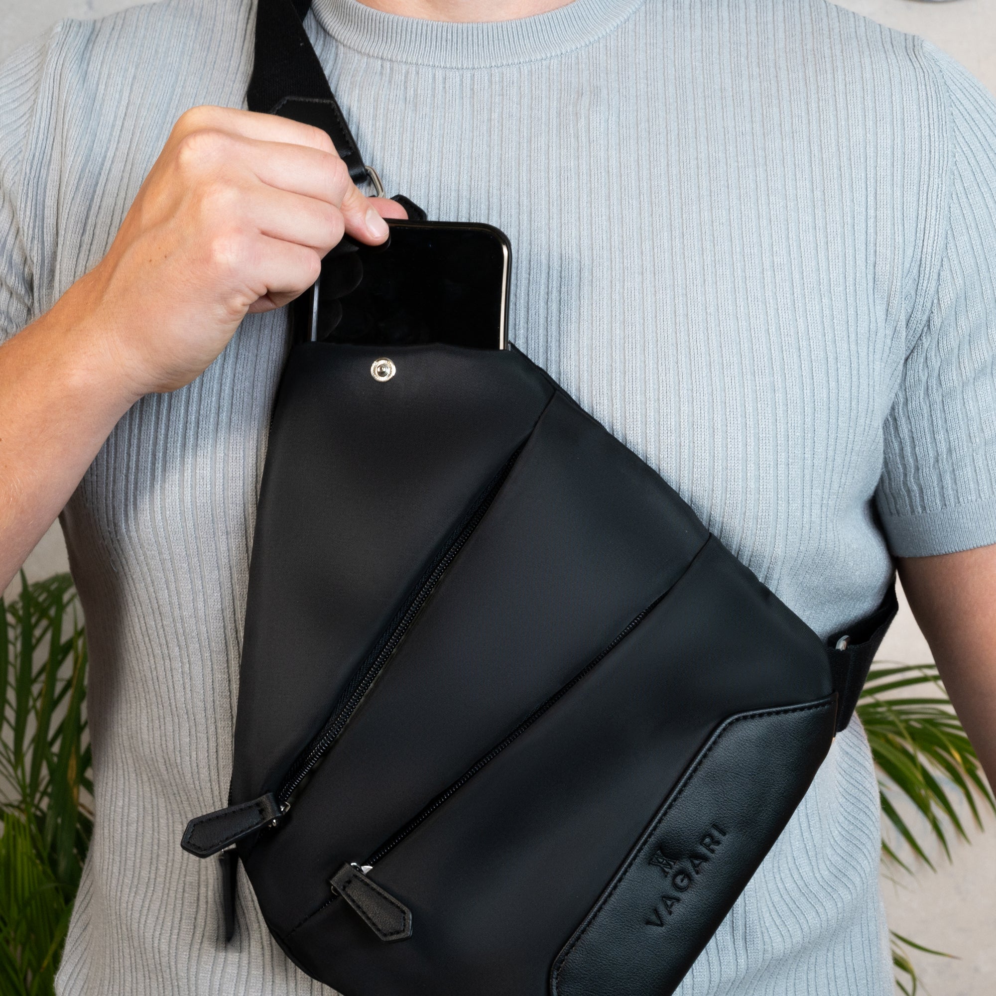 London Sling Bag - Black